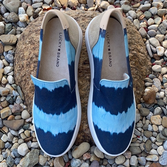 Lucky Brand Sneakers! Size 7.5! - Picture 5 of 10